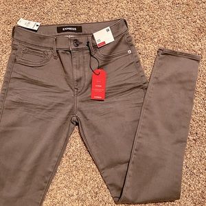 Mid-Rise, super stretch jeans